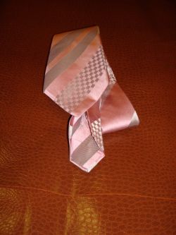 cravatta di seta pura di San Leucio